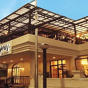 Tambayan Capsule & Bar Hostel