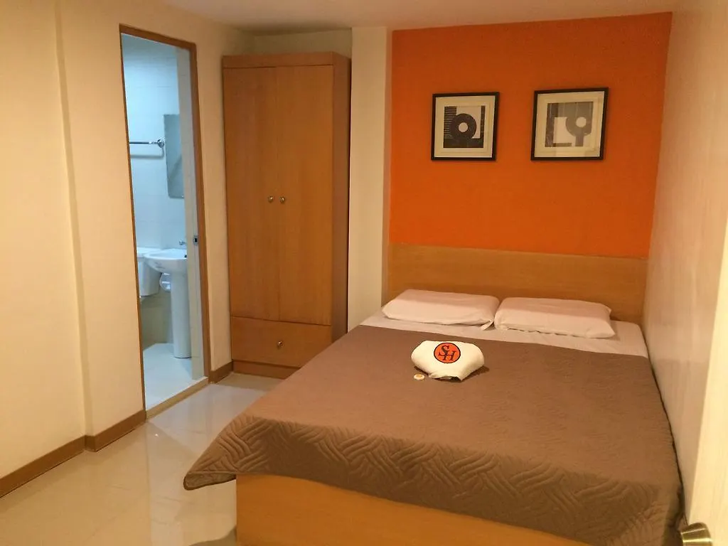 Stone House Hotel Pasay